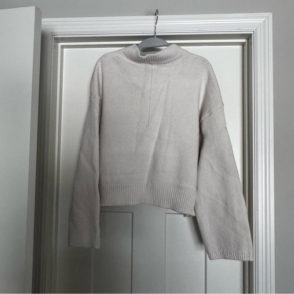 GAP Textured Knit Sweater in Cream size Medium Tall - Picture 2 of 8